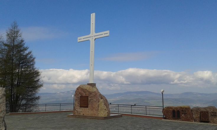 Skupinka nadšencov cyklistiky pozýva na organizovaný výjazd na 11. etáž ladčianskeho lomu – na známy kríž Butkov 