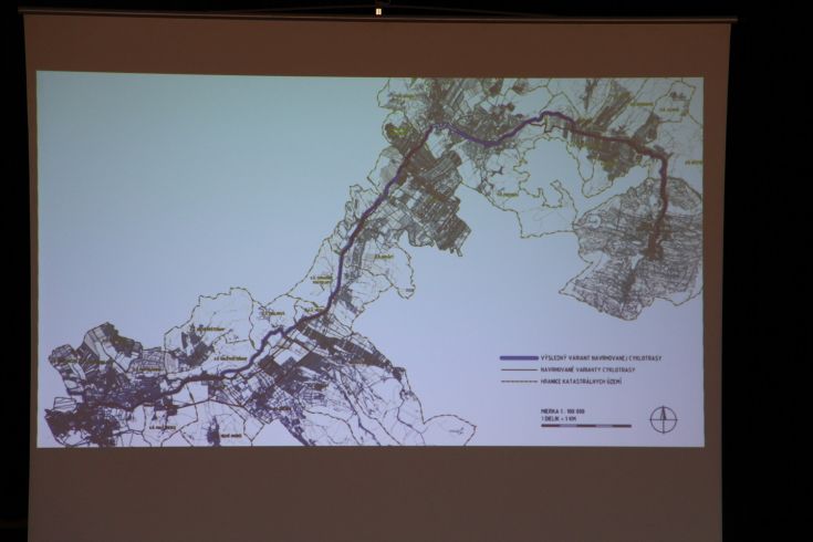 Výstavbu 50 km cyklotrasy na hornej Nitre podporili podpisom memoranda