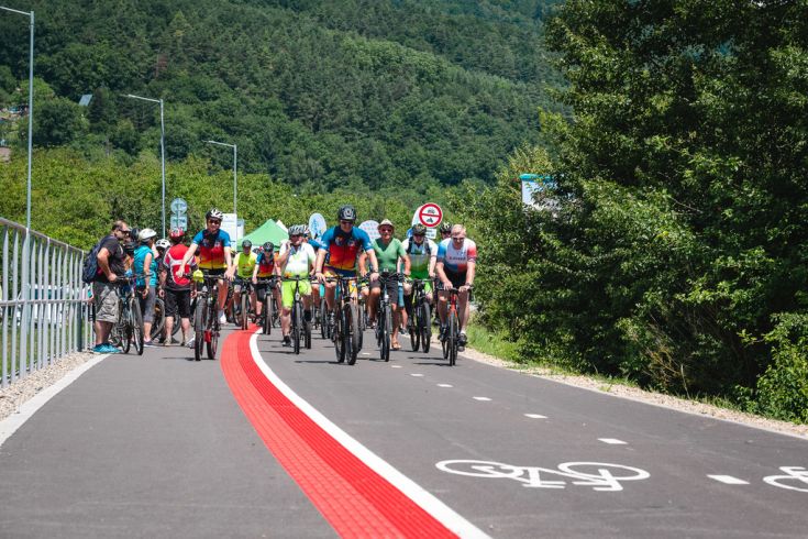 Najnovší úsek Vážskej magistrály prišli slávnostne otvoriť stovky cyklistov